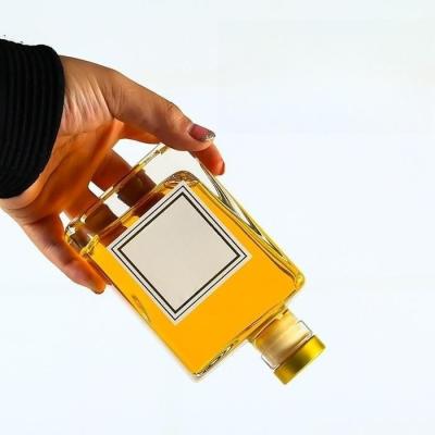 China Hot Selling Beverage INS Style 200ml Milk Tea Glass Bottle Clear Unique Design Perfume Bottle Beverage Juice Bottle for sale