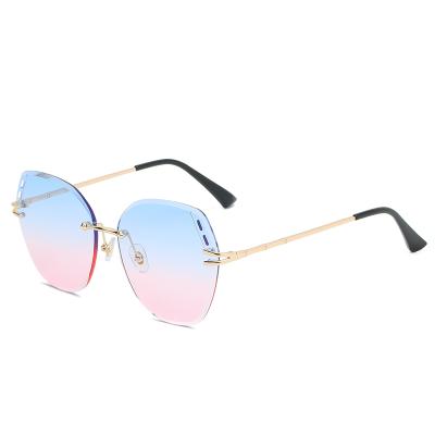 China New Fashion Faral 2021 Women Sunglasses Hollow Out Design Round Frame Ocean Shades Plastic No Border Sun Glasses for sale