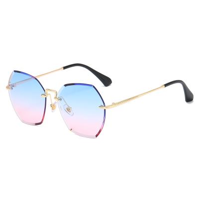 China 2021 Fashion Sun Glasses Women's Metal Glass Design Sunglasses Faral 88006 Irregular Rimless Shades UV400 Sun Glasses for sale