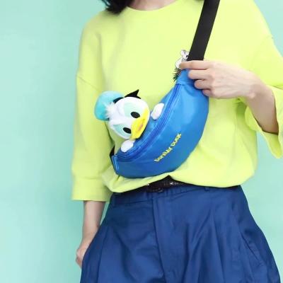 China 2021 New Disney Donald Duck Disney Oxford Cloth Student Waist Bag Women's Fashionable 2021 Ins Female Shoulder Messenger Bag Wild New Trunk Bag for sale