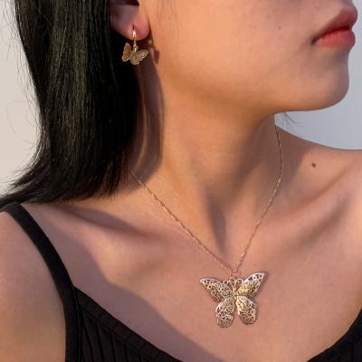 China Hiphop High Quality Gold Chain Butterfly Chunky Necklace Jewelry Water Wave Dangle Woman for sale