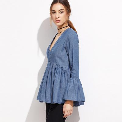 China Ladies tops deep v-neckline cap sleeves denim shirt for women Te koop