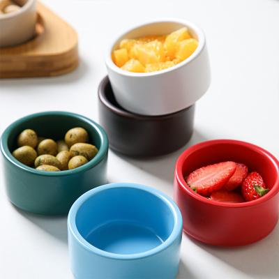 China Viable wholesale good quality fashion colorful ceramic snacks bowl household food bowl casual dessert dish with wood tray for sale