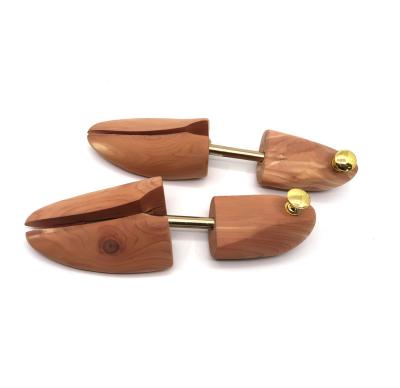 China Wholesale ST07E shoe tree red cedar wooden style combination button handle tube keeper single popular European aromatic adjustable premium shoe tree for sale