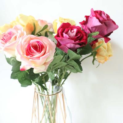 China Whoesales Factory Supply Artificial Flowers Gifts Bouquet/Flower Head Environmentally Friendly Artificial Roses For Wedding Celebration for sale