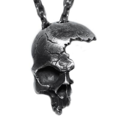 China 2019 Vintage Gothic Half Skull Necklace Alloy Necklace Cute Pendant Skull Jewelry for sale