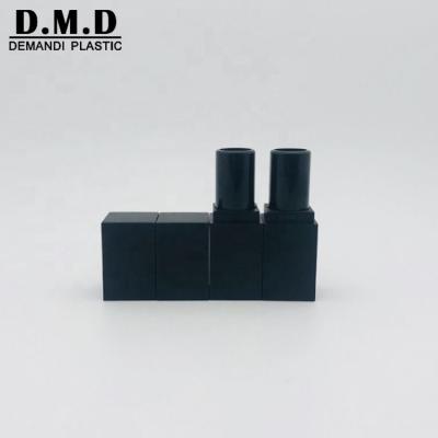 China Low MOQ Cosmetics Square Lipstick Tube Frosted Luxury Empty Matte Black Lipstick Container for sale