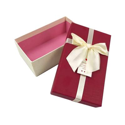 China Handmade Fashion Logo Gift Box Packaging Luxury Rigid Specialty Paper Custom Gift Box With Ribbon for sale