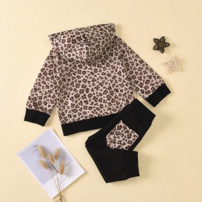 China Antibacterial kids clothing leopard print two pieces of hoodie and jogger sets kids fall clothes sweatsuit wholesale for sale