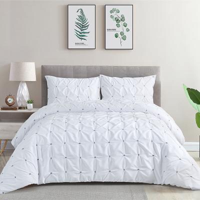 China Modern Design Anti-pilling Custom Microfiber Polyester Comforter Quilted Bed Comforter Set With Two Pillowcases for sale