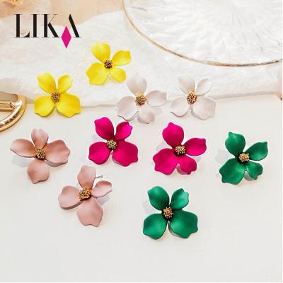 China Lika fashion earring women 2019 wholesale flower circle earrings new designs earrings women jewelry shape earring women for sale