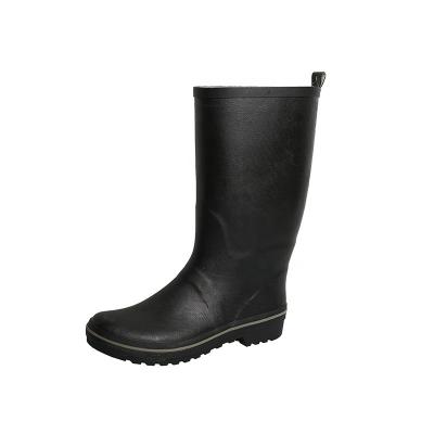 China Fashion trend custom made black rubber boots for men waterproof loose rain boots and comfortable half rain boots men for sale