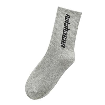 China Best Breathable Fashionable Good Quality Hip Hop Letter Basketball Cotton Ankle Skateboard Sports Socks for sale