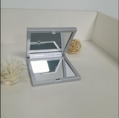 China Magnifying Portable Metals Coating For Lady Pocket 1X 2X Square Folding Mirror for sale