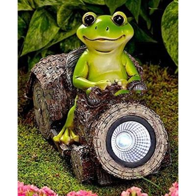 China Europe Polyresin Woodland Frog in Solar Car Statue for sale