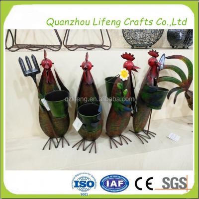 China exterior & Garden Decor Metal Rooster Planter Pot Decorative Flower Pot for sale