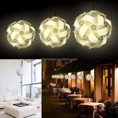 China Wholesale Antique 23cm Q.I. Cheap Price Jigsaw Puzzle Light Ball Plastic Lamp Shade With Europe Fashion Design for sale