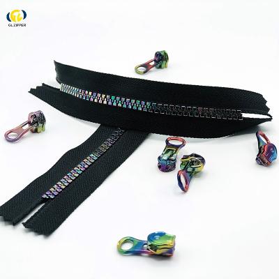 China Custom Eco - Friendly Top Quality Close End Auto Lock 3 Slider 5 8 Colored Pull Plastic Resin Separating Zipper for sale