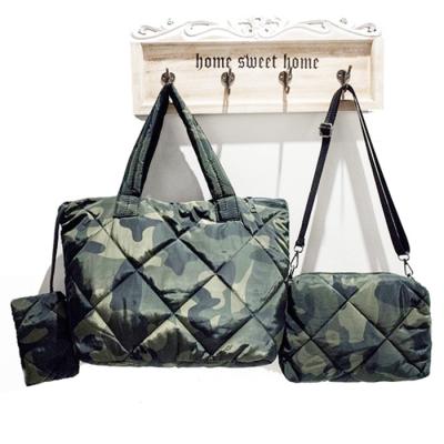 China Fashion Comfortable Medium Size Lightweight Quilted Tote Bag With Pocket Camouflage Stripper Handbag Sets for sale