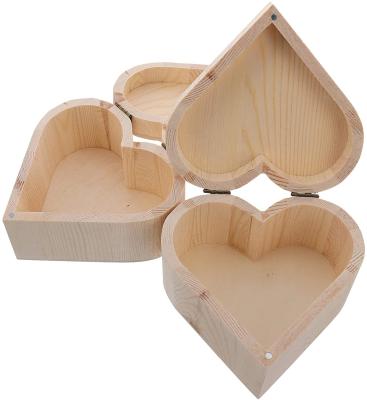 China Natural material wooden jewelry box, heart-shaped treasure box with magnet, suitable for jewelry. Jewelry. earring storage for sale