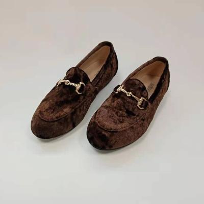 China Other New Arrivals Autumn Winter Wholesale Kids Shoes Gold Loafer Kids Sports Shoes Brown Velvet Chain Black Shoes for sale