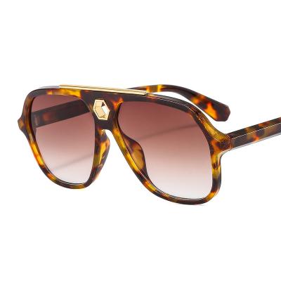 China Fashion Sunglasses 2022 New Trendy Women's Leopard Oval Sunglasses With Retro Gradient Classic Sunglasses for sale