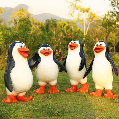 China Europe Customized Large Size Fiberglass Penguins From Madagascar Sculpture for sale