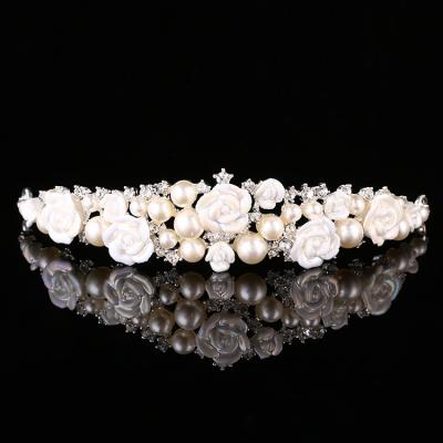 China Handmade Bridal Hair Accessories Tiara Rhinestone Pearl Flower Wedding Crown Bride Crown Tiaras for sale