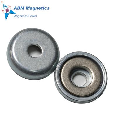 Chine Large Pot Neodymium Ferrite Pot Magnet Industrial Ndfeb Magnet Industrial Magnet Constant With Screw Thread à vendre