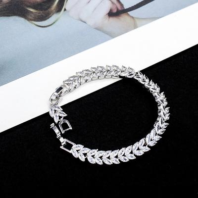 China New Top Quality Women Trendy Stylish Korean Jewelry Bangles Elegant Wedding Zircon Charm Bracelet for sale