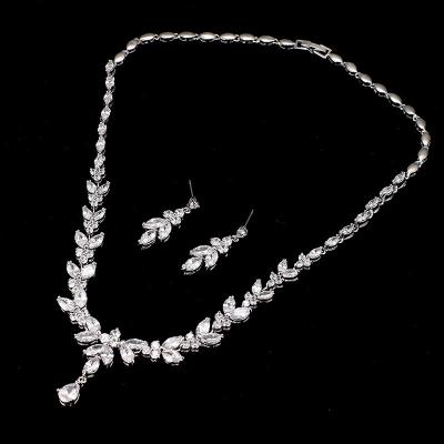 China Colorful Zircon Deal Two Piece Banquet Wedding Diamond Necklace Brilliant High End Crystal Earrings for sale