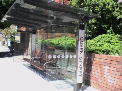 China Tempered Glass Wall Panels , Bent Tempered Glass For Public Bus Stop for sale