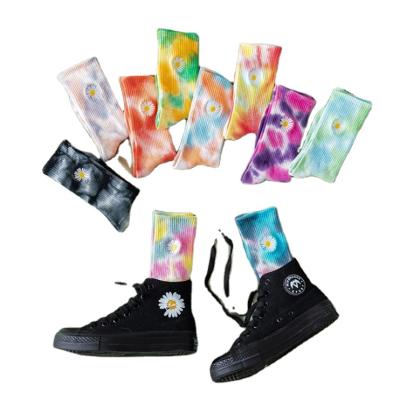 China Day-tie 100% QUICK DRY cotton daisy bangs embroidery fashion in medium tube tie-dye trend women's socks for sale