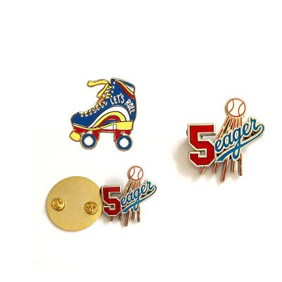 China high quality clothing badge roller skate shoes pin personalise Sport lapel pin for sale