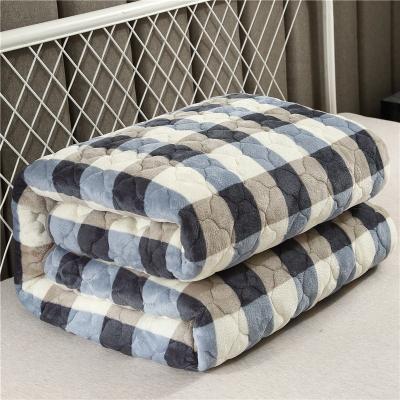 China Foldable Hot Selling Products Winter Blanket Thickened Warm Hugs Luxury Home Decor for sale