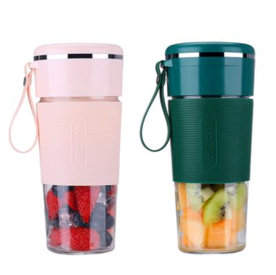 China Newest Design Car Mini Cup USB Rechargeable Juicer Good Quality Portable Blender for sale