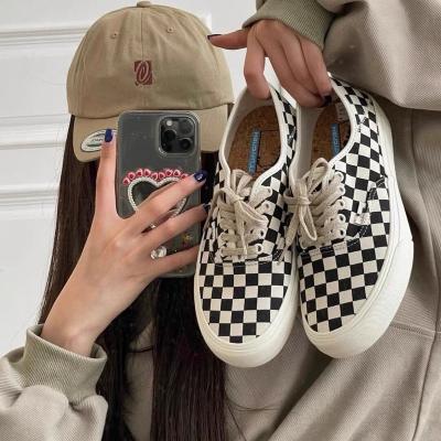 China Wholesale putian shoes popular black & white checkered style unisex Canvas casual shoes High quality vulcanized shoes WL-180 for sale