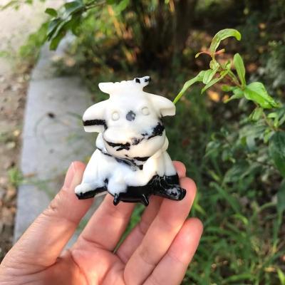 China Europe& US Craft Crystal Cow Shaped White Gemstones And Black Agate Quartz Crystal Carved Cow for sale