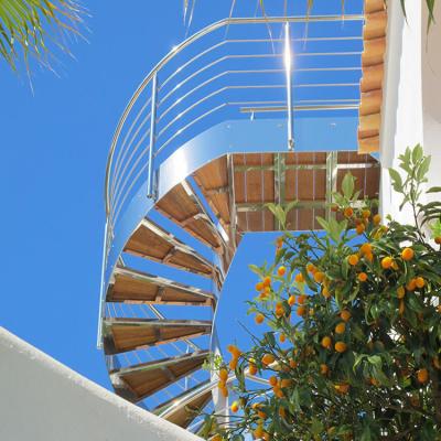 China Modern Outdoor And Indoor Circle Stainless Steel Stairs With Tempered Glass Tread for sale