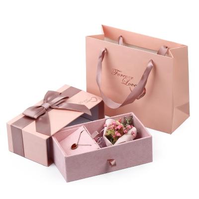 China Recyclable Flower Gift Box Jewelry Gift Box With Purse for sale