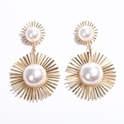 China Hyperbole Fashion Newcomer Pearl Hollowed Out Exaggerated Personalized Flowers Above Fashion Sized Dangle Earrings for sale