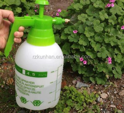 China 1L 1.5L 2L Garden Small Hand Held Portable Garden Pump High Manual Garden Sprayer for sale