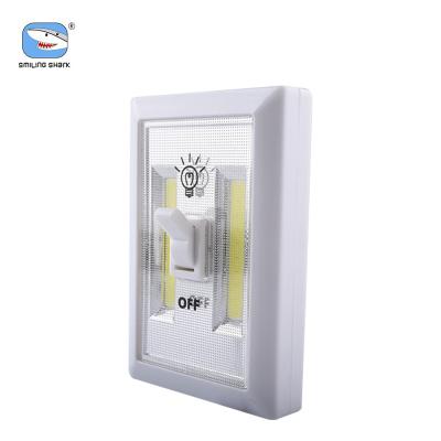 China Indoor Wall Lights Cheapest Wireless COB LED Light SMILINGSHARK Factory Battery Switch Removable Night Light for sale