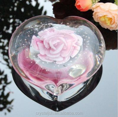 China Wholesale Europe Heart Shape Wedding Favors Glass Paperweight for sale