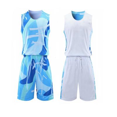 China Camiseta de baloncesto reversible con calzoncillos deportivos, uniformes de entrenamiento para hombres. en venta