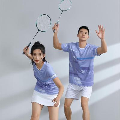 China Traje desportivo Traje de treino de badminton para homens e mulheres T-shirts com impressões completas à venda