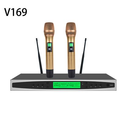 China Professional Handheld Microphone UHF Accordion Microphone Wireless Professional Dual Handheld Radio for sale