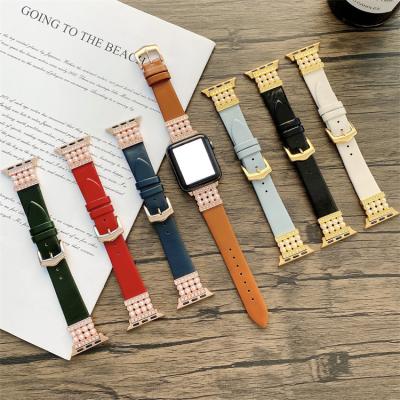 China Luxury Pearl Leather Ladies Strap Band 42mm 44mm 41mm 45mm For Apple Watch Band Series 7 6 5 4 3 2 Diamond 1 High End for sale