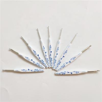 China PS+Aluminum 9pcs 2mm-6mm Blue and White Porcelain Aluminum Crochet Hook Kit Needle Set for sale