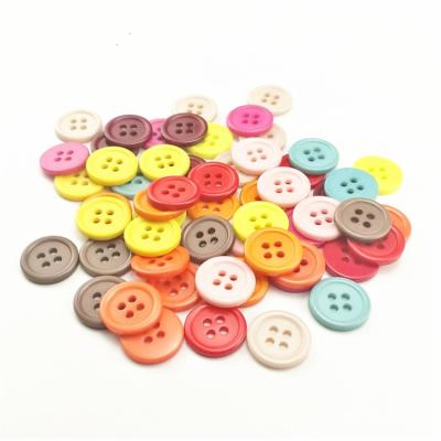 China Factory Price Viable Wholesale 4 Holes Classic Plastic / Resin Fancy Plastic Buttons For Children Clothing for sale